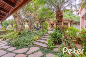 Casa em Condomínio à venda com 420m², 5 dormitórios, 2 suítes, 2 vagas, no bairro Cavalhada em PORTO ALEGRE