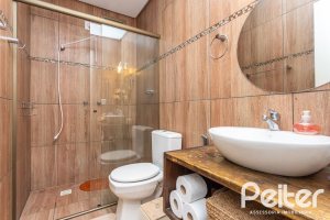 Casa em Condomínio à venda com 161m², 2 dormitórios, 2 suítes, 2 vagas, no bairro Vila Nova em PORTO ALEGRE