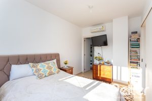 Casa em Condomínio à venda com 161m², 2 dormitórios, 2 suítes, 2 vagas, no bairro Vila Nova em PORTO ALEGRE