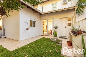 Casa em Condomínio à venda com 161m², 2 dormitórios, 2 suítes, 2 vagas, no bairro Vila Nova em PORTO ALEGRE