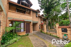 Casa à venda com 174m², 3 dormitórios, 1 suíte, 2 vagas, no bairro Jardim Isabel em Porto Alegre