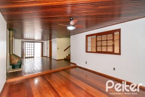 Casa à venda com 174m², 3 dormitórios, 1 suíte, 2 vagas, no bairro Jardim Isabel em Porto Alegre