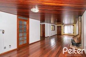 Casa à venda com 174m², 3 dormitórios, 1 suíte, 2 vagas, no bairro Jardim Isabel em Porto Alegre