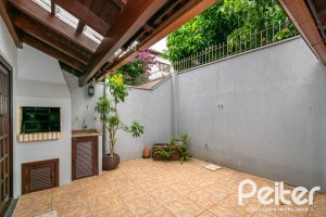 Casa à venda com 174m², 3 dormitórios, 1 suíte, 2 vagas, no bairro Jardim Isabel em Porto Alegre