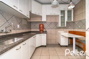 Casa à venda com 174m², 3 dormitórios, 1 suíte, 2 vagas, no bairro Jardim Isabel em Porto Alegre