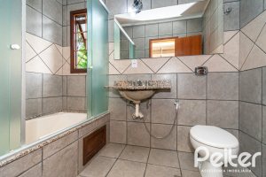 Casa à venda com 174m², 3 dormitórios, 1 suíte, 2 vagas, no bairro Jardim Isabel em Porto Alegre