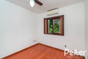 Casa à venda com 174m², 3 dormitórios, 1 suíte, 2 vagas, no bairro Jardim Isabel em Porto Alegre