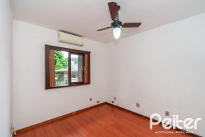 Casa à venda com 174m², 3 dormitórios, 1 suíte, 2 vagas, no bairro Jardim Isabel em Porto Alegre