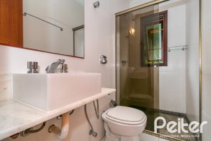 Casa à venda com 174m², 3 dormitórios, 1 suíte, 2 vagas, no bairro Jardim Isabel em Porto Alegre