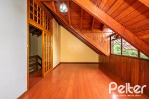 Casa à venda com 174m², 3 dormitórios, 1 suíte, 2 vagas, no bairro Jardim Isabel em Porto Alegre