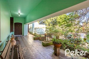 Casa à venda com 571m², 5 dormitórios, 3 suítes, 3 vagas, no bairro Vila Assunção em Porto Alegre