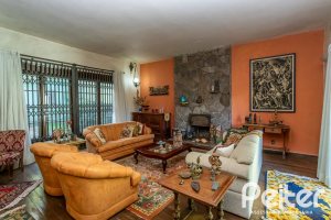 Casa à venda com 571m², 5 dormitórios, 3 suítes, 3 vagas, no bairro Vila Assunção em Porto Alegre