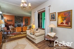 Casa à venda com 571m², 5 dormitórios, 3 suítes, 3 vagas, no bairro Vila Assunção em Porto Alegre