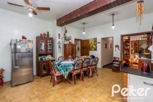 Casa à venda com 571m², 5 dormitórios, 3 suítes, 3 vagas, no bairro Vila Assunção em Porto Alegre