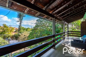 Casa à venda com 571m², 5 dormitórios, 3 suítes, 3 vagas, no bairro Vila Assunção em Porto Alegre