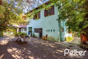 Casa à venda com 571m², 5 dormitórios, 3 suítes, 3 vagas, no bairro Vila Assunção em Porto Alegre