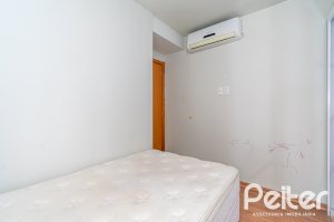 Apartamento à venda com 104m², 3 dormitórios, 1 suíte, 2 vagas, no bairro Ipanema em PORTO ALEGRE