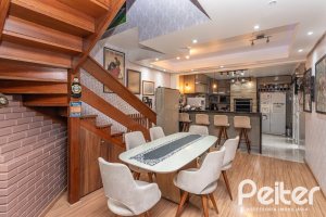 Casa à venda com 239m², 3 dormitórios, 1 suíte, 4 vagas, no bairro Ipanema em Porto Alegre