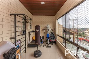 Casa à venda com 239m², 3 dormitórios, 1 suíte, 4 vagas, no bairro Ipanema em Porto Alegre