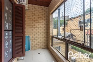 Casa à venda com 239m², 3 dormitórios, 1 suíte, 4 vagas, no bairro Ipanema em Porto Alegre