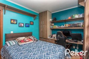 Casa à venda com 239m², 3 dormitórios, 1 suíte, 4 vagas, no bairro Ipanema em Porto Alegre