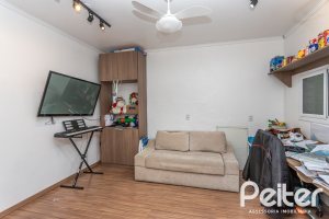 Casa à venda com 239m², 3 dormitórios, 1 suíte, 4 vagas, no bairro Ipanema em Porto Alegre