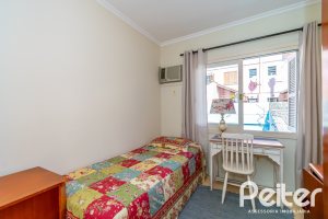 Casa à venda com 167m², 3 dormitórios, 1 suíte, 3 vagas, no bairro Tristeza em Porto Alegre