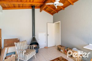 Casa à venda com 167m², 3 dormitórios, 1 suíte, 3 vagas, no bairro Tristeza em Porto Alegre