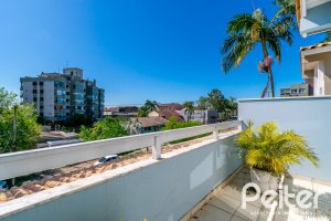 Casa à venda com 167m², 3 dormitórios, 1 suíte, 3 vagas, no bairro Tristeza em Porto Alegre