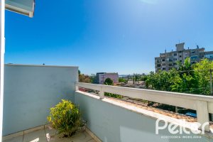 Casa à venda com 167m², 3 dormitórios, 1 suíte, 3 vagas, no bairro Tristeza em Porto Alegre