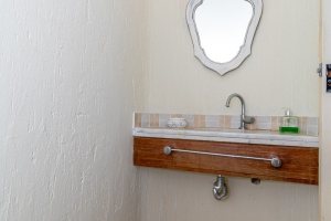 Casa à venda com 167m², 3 dormitórios, 1 suíte, 3 vagas, no bairro Tristeza em Porto Alegre