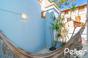 Casa à venda com 167m², 3 dormitórios, 1 suíte, 3 vagas, no bairro Tristeza em Porto Alegre