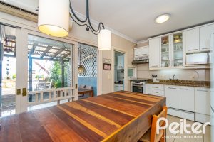 Casa à venda com 167m², 3 dormitórios, 1 suíte, 3 vagas, no bairro Tristeza em Porto Alegre