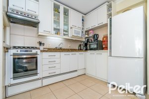 Casa à venda com 167m², 3 dormitórios, 1 suíte, 3 vagas, no bairro Tristeza em Porto Alegre