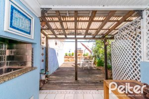 Casa à venda com 167m², 3 dormitórios, 1 suíte, 3 vagas, no bairro Tristeza em Porto Alegre