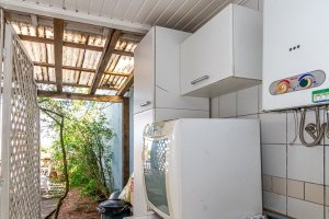 Casa à venda com 167m², 3 dormitórios, 1 suíte, 3 vagas, no bairro Tristeza em Porto Alegre