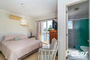 Casa à venda com 167m², 3 dormitórios, 1 suíte, 3 vagas, no bairro Tristeza em Porto Alegre