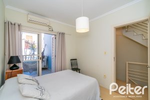 Casa à venda com 167m², 3 dormitórios, 1 suíte, 3 vagas, no bairro Tristeza em Porto Alegre