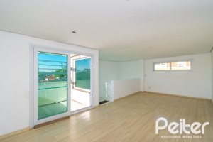 Casa à venda com 223m², 3 dormitórios, 1 suíte, 2 vagas, no bairro Jardim Isabel em Porto Alegre