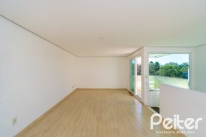 Casa à venda com 223m², 3 dormitórios, 1 suíte, 2 vagas, no bairro Jardim Isabel em Porto Alegre