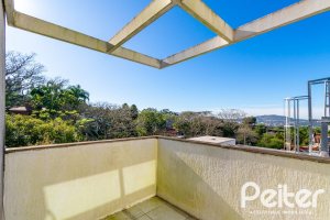 Casa à venda com 223m², 3 dormitórios, 1 suíte, 2 vagas, no bairro Jardim Isabel em Porto Alegre