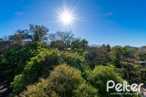 Casa à venda com 223m², 3 dormitórios, 1 suíte, 2 vagas, no bairro Jardim Isabel em Porto Alegre