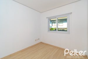 Casa à venda com 223m², 3 dormitórios, 1 suíte, 2 vagas, no bairro Jardim Isabel em Porto Alegre