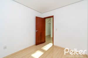Casa à venda com 223m², 3 dormitórios, 1 suíte, 2 vagas, no bairro Jardim Isabel em Porto Alegre
