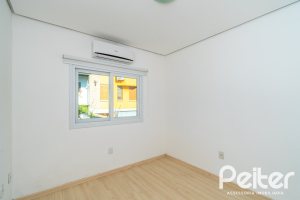 Casa à venda com 223m², 3 dormitórios, 1 suíte, 2 vagas, no bairro Jardim Isabel em Porto Alegre