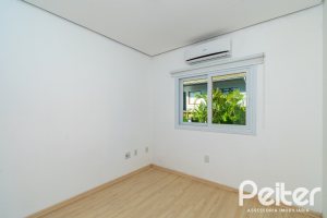 Casa à venda com 223m², 3 dormitórios, 1 suíte, 2 vagas, no bairro Jardim Isabel em Porto Alegre