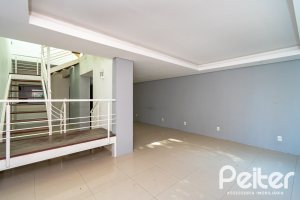Casa à venda com 223m², 3 dormitórios, 1 suíte, 2 vagas, no bairro Jardim Isabel em Porto Alegre