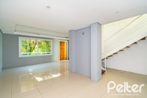 Casa à venda com 223m², 3 dormitórios, 1 suíte, 2 vagas, no bairro Jardim Isabel em Porto Alegre