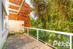 Casa à venda com 223m², 3 dormitórios, 1 suíte, 2 vagas, no bairro Jardim Isabel em Porto Alegre