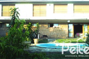 Casa à venda com 400m², 7 dormitórios, 1 suíte, 5 vagas, no bairro Vila Assunção em Porto Alegre